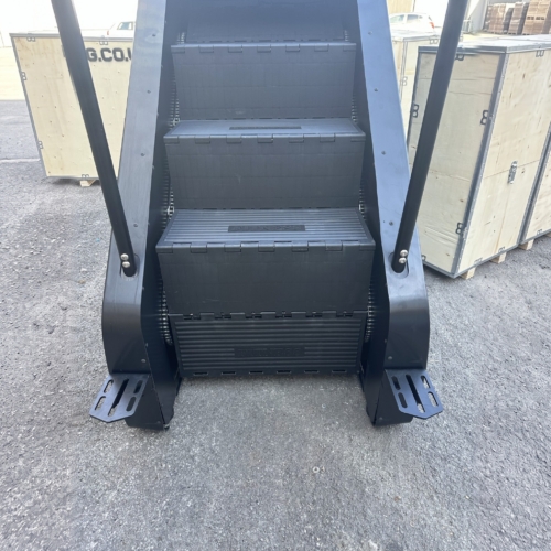 ADVG StepMaster 1.0 front view of the steps and side foot platforms